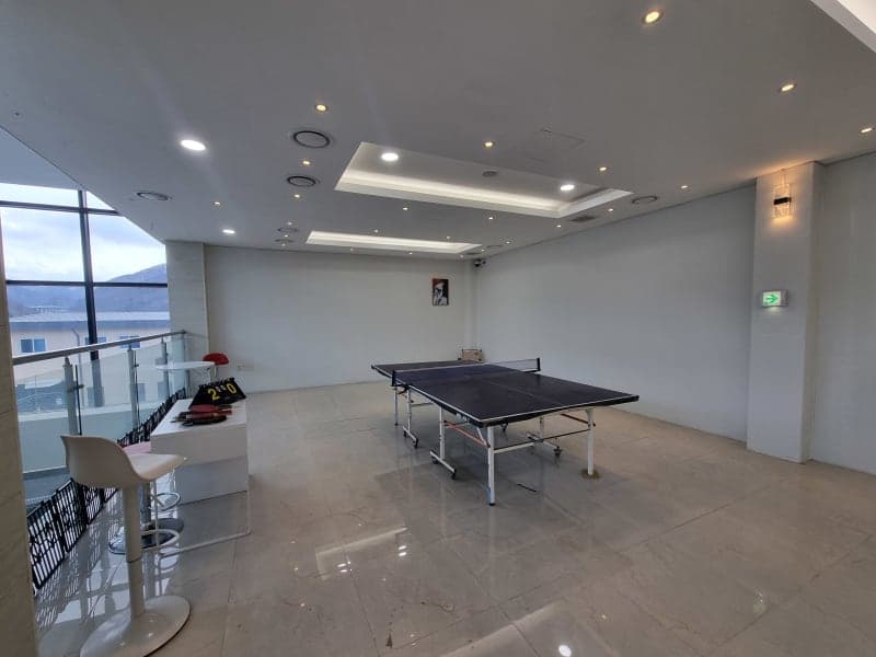 카페 2층 탁구대