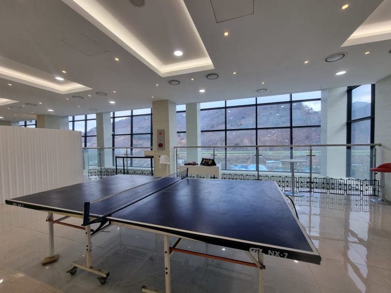 카페 2층 탁구대